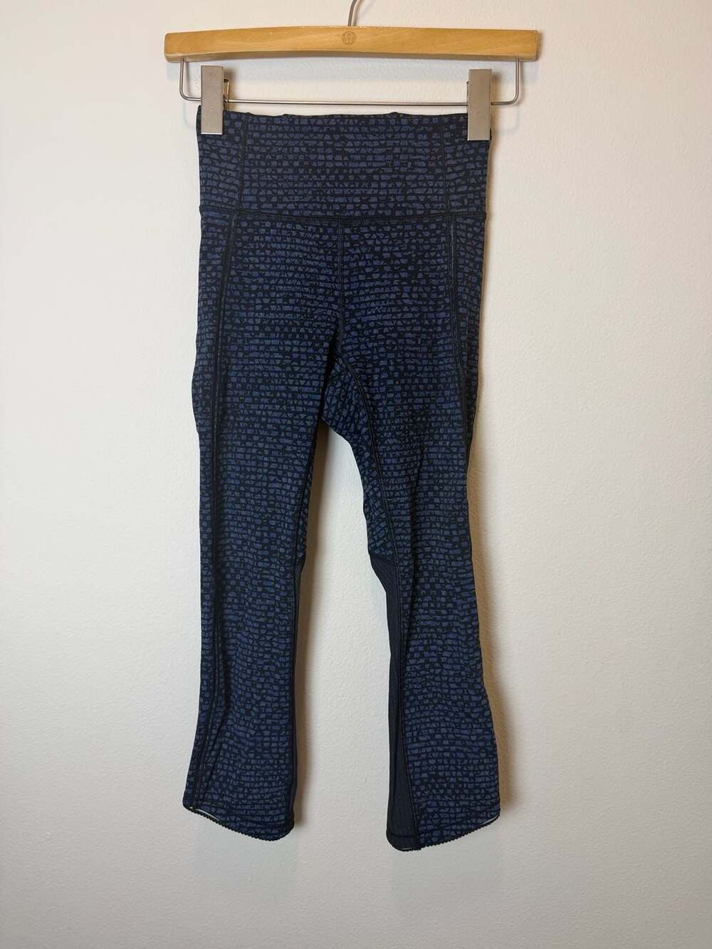 Lululemon Pace Rival Crop Leggings Black Blue Shatter Weave Size 2